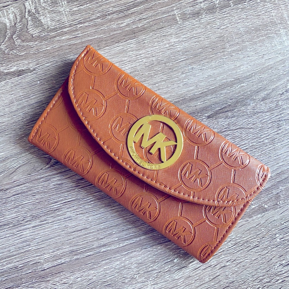 MK Long Wallet in Perfect Condition!!